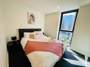 Urban Chic Retreat near Crown w/ Free Parking